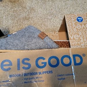 Life is Good Slippers Men sized 8